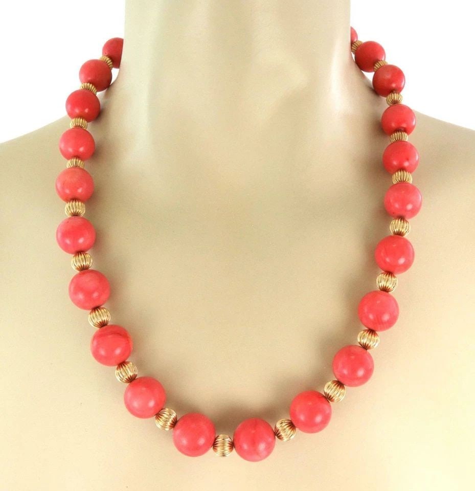 TIFFANY & CO. NECKLACE 14K YELLOW GOLD CORAL BEAD: TIFFANY & CO. NECKLACE 14K YELLOW GOLD CORAL BEAD TIFFANY & CO. NECKLACE 14K YELLOW GOLD CORAL BEAD This Tiffany & Co. Necklace features a stunning 14k yellow gold coral bead as the main stone, giving