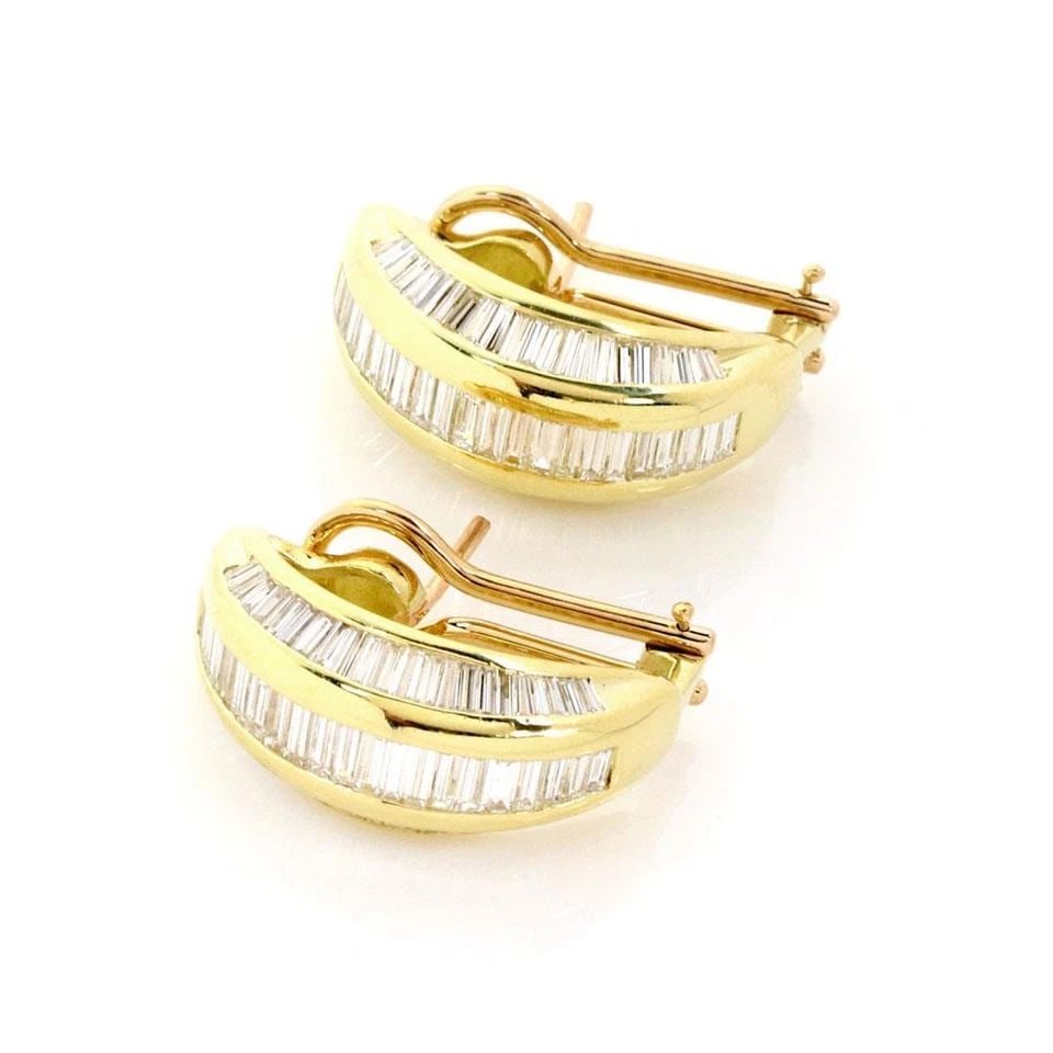 18K YELLOW GOLD 8 CARATS BAGUETTE DIAMOND WIDE CURVED HUGGIE EARRINGS: 18K YELLOW GOLD 8 CARATS BAGUETTE DIAMOND WIDE CURVED HUGGIE EARRINGS 18K YELLOW GOLD 8 CARATS BAGUETTE DIAMOND WIDE CURVED HUGGIE EARRINGS 18k Yellow Gold 8 Carats Baguette Diamond Wide Curved Huggie