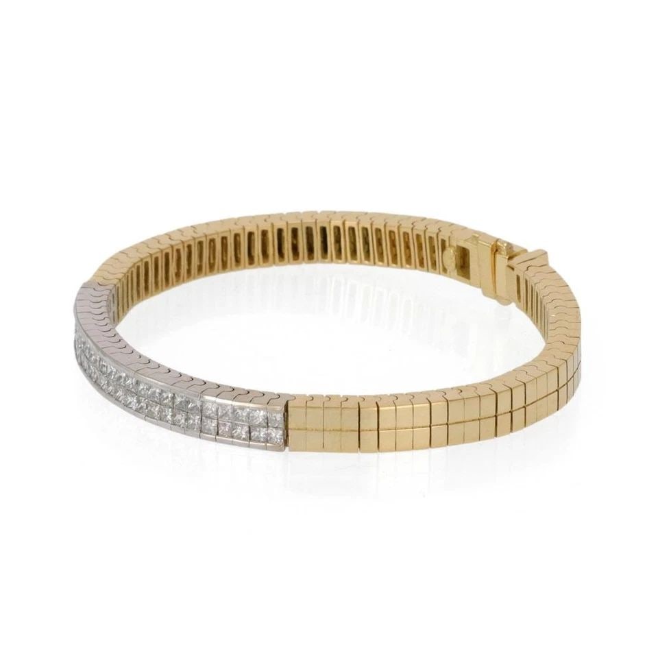 DIAMOND 18K GOLD BRACELET DOUBLE ROW CUBE LINK: DIAMOND 18K GOLD BRACELET DOUBLE ROW CUBE LINK DIAMOND 18K GOLD BRACELET DOUBLE ROW CUBE LINK The Diamond 18k Gold Bracelet with Double Row Cube Link is a luxurious piece of fine jewelry that exudes e