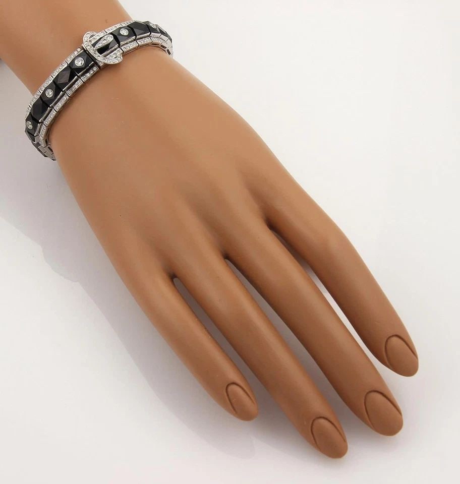 DIAMOND GOLD BRACELET FRENCH CUT ONYX 2.40CT 18K WHITE BUCKLE CLASP: DIAMOND GOLD BRACELET FRENCH CUT ONYX 2.40CT 18K WHITE BUCKLE CLASP DIAMOND GOLD BRACELET FRENCH CUT ONYX 2.40CT 18K WHITE BUCKLE CLASP This elegant gold bracelet features French Cut Onyx gemstone. It