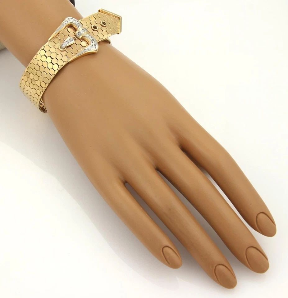 DIAMOND GOLD BELT BUCKLE BRACELET 18K YELLOW WIDE HEXAGON LINKS: DIAMOND GOLD BELT BUCKLE BRACELET 18K YELLOW WIDE HEXAGON LINKS DIAMOND GOLD BELT BUCKLE BRACELET 18K YELLOW WIDE HEXAGON LINKS This is a stunning vintage belt and buckle bracelet, it is crafted from 