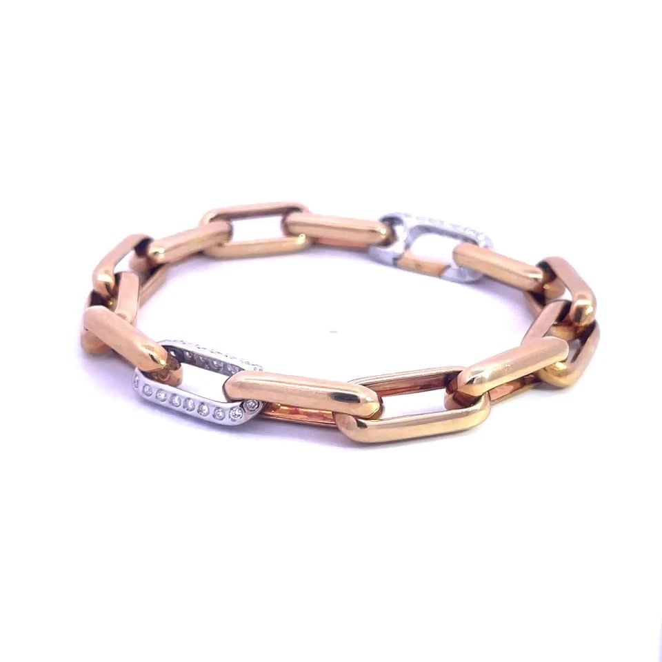 GAVELLO DIAMOND GOLD BRACELET 18K LARGE OVAL LINK CHAIN: GAVELLO DIAMOND GOLD BRACELET 18K LARGE OVAL LINK CHAIN GAVELLO DIAMOND GOLD BRACELET 18K LARGE OVAL LINK CHAIN This is a chic bracelet by Gavello Jeweler, it is crafted from 18k yellow gold with whit