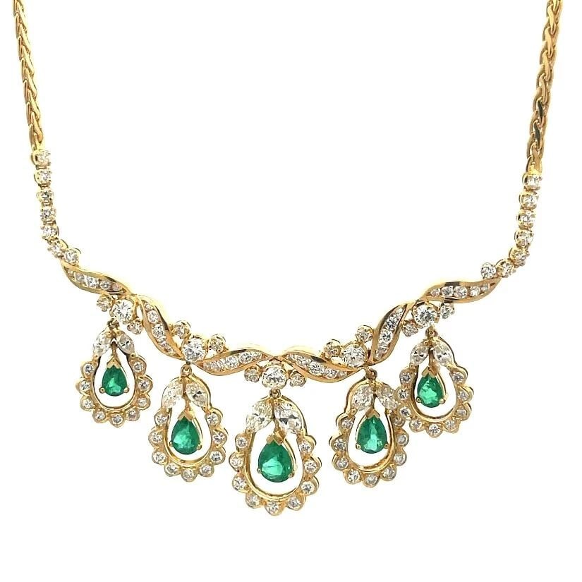 EMERALD GOLD DIAMOND NECKLACE 5.75CT 18K YELLOW BIB STYLE UNOAERRE DRESS UP: EMERALD GOLD DIAMOND NECKLACE 5.75CT 18K YELLOW BIB STYLE UNOAERRE DRESS UP EMERALD GOLD DIAMOND NECKLACE 5.75CT 18K YELLOW BIB STYLE UNOAERRE DRESS UP This is a gorgeous bib Style Unoaerre necklace, 