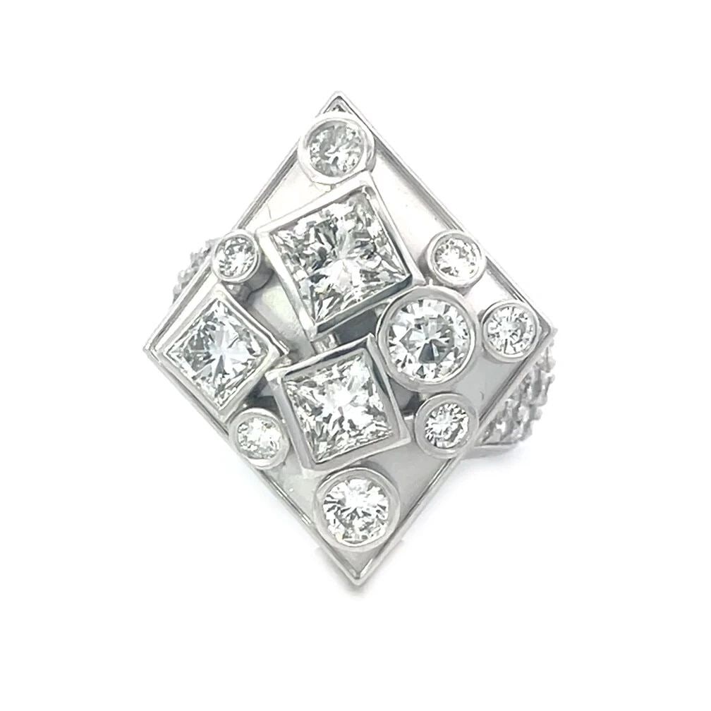 DIAMOND GOLD RING 5.5CT 14K WHITE GOLD RHOMBUS SHAPE 7.5 MIXED CUT: DIAMOND GOLD RING 5.5CT 14K WHITE GOLD RHOMBUS SHAPE 7.5 MIXED CUT DIAMOND GOLD RING 5.5CT 14K WHITE GOLD RHOMBUS SHAPE 7.5 MIXED CUT This is a unique and stunning unisex ring, it is crafted from 14k 