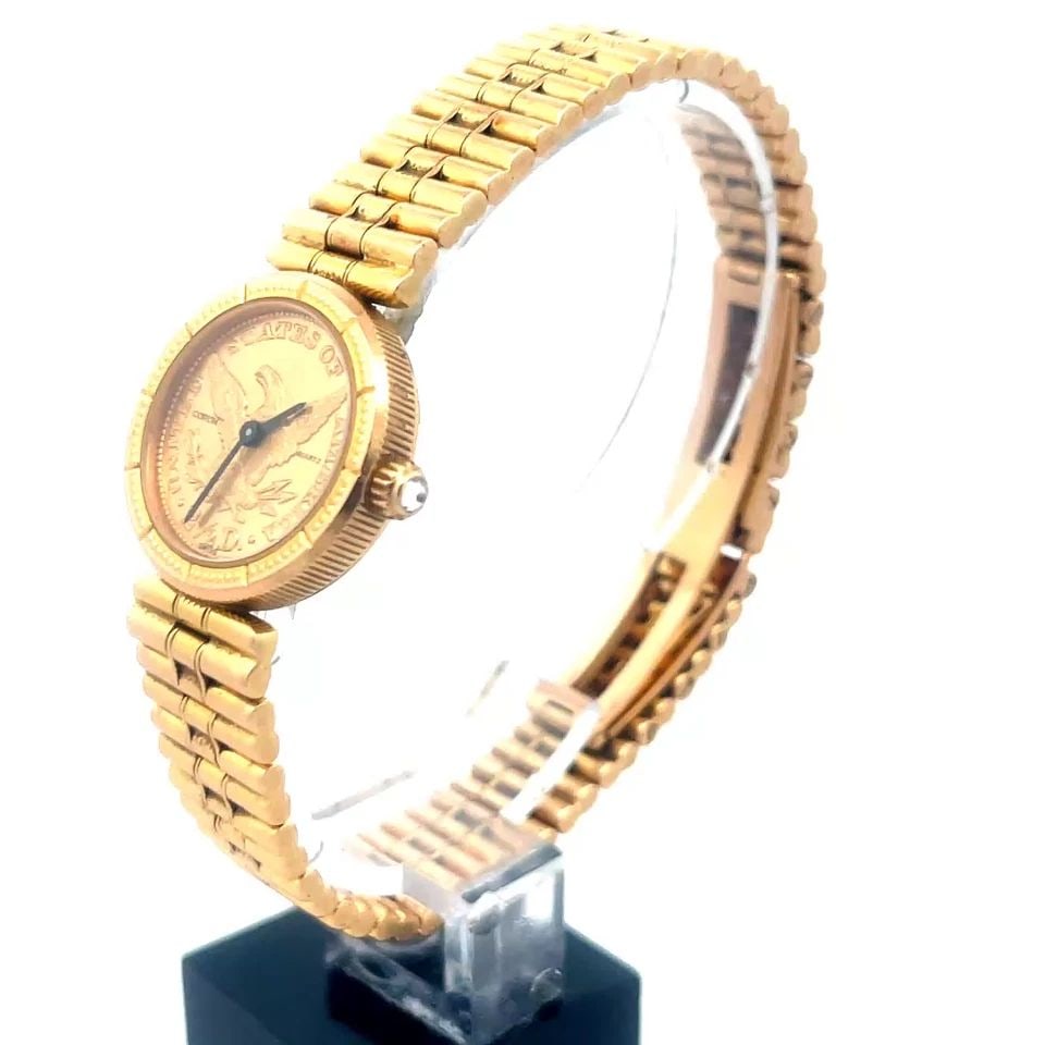 GOLD COIN CORUM WATCH 22K QUEEN'S HEAD 18K FRAME & BAND LADIES QUARTZ: GOLD COIN CORUM WATCH 22K QUEEN'S HEAD 18K FRAME & BAND LADIES QUARTZ GOLD COIN CORUM WATCH 22K QUEEN'S HEAD 18K FRAME & BAND LADIES QUARTZ This US 2 1/2 dollars gold coin Corum wristwatch is a luxuri