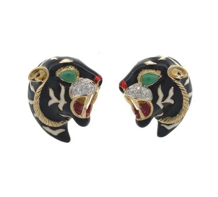 EARRINGS DIAMOND & GEMSTONES TIGER/PANTHER HEAD POST CLIP HUGGIE 18K: EARRINGS DIAMOND & GEMSTONES TIGER/PANTHER HEAD POST CLIP HUGGIE 18K These earrings feature a unique design with a tiger/panther head motif, set with natural white diamonds and gemstones. Crafted with