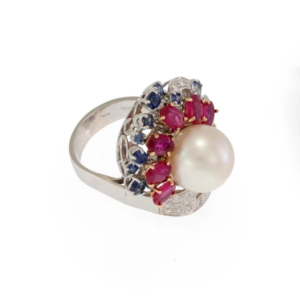 DIAMOND RING GEMSTONES & PEARL 14K WHITE GOLD COCKTAIL RING: DIAMOND RING GEMSTONES & PEARL 14K WHITE GOLD COCKTAIL RING DIAMOND RING GEMSTONES & PEARL 14K WHITE GOLD COCKTAIL RING This vintage Diamond Ring features stunning round white diamonds set in 14k whit