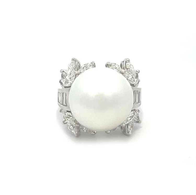 SOUTH SEA PEARL RING 18K 2.50CT DIAMOND COCKTAIL RING: SOUTH SEA PEARL RING 18K 2.50CT DIAMOND COCKTAIL RING SOUTH SEA PEARL RING 18K 2.50CT DIAMOND COCKTAIL RING This stunning cocktail ring is crafted from 18k white gold with a polished finish featuring 