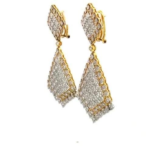 18K DIAMOND CHANDELIER EARRINGS 3 CARAT: 18K DIAMOND CHANDELIER EARRINGS 3 CARAT 18K DIAMOND CHANDELIER EARRINGS 3 CARAT This is a stunning pair of earrings; they are crafted from 18k yellow and white gold featuring a rhombus shape top with 