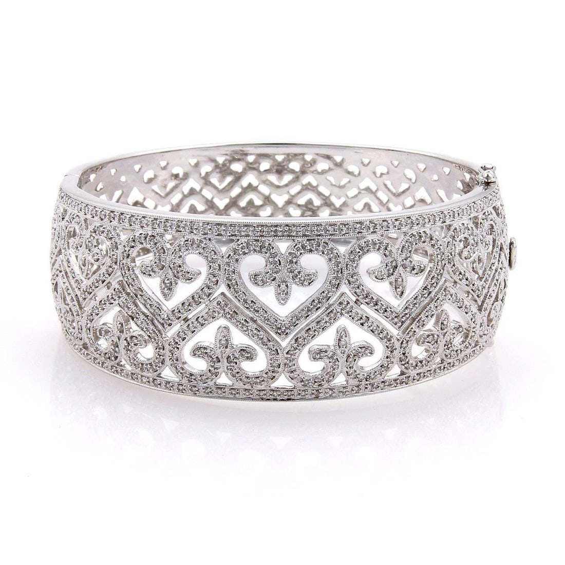 DIAMONDS GOLD BRACELET FILIGREE 1.80CT 14K WHITE WIDE HEART DESIGN PAVE SET: DIAMONDS GOLD BRACELET FILIGREE 1.80CT 14K WHITE WIDE HEART DESIGN PAVE SET DIAMONDS GOLD BRACELET FILIGREE 1.80CT 14K WHITE WIDE HEART DESIGN PAVE SET This Diamonds gold bracelet features stunning op
