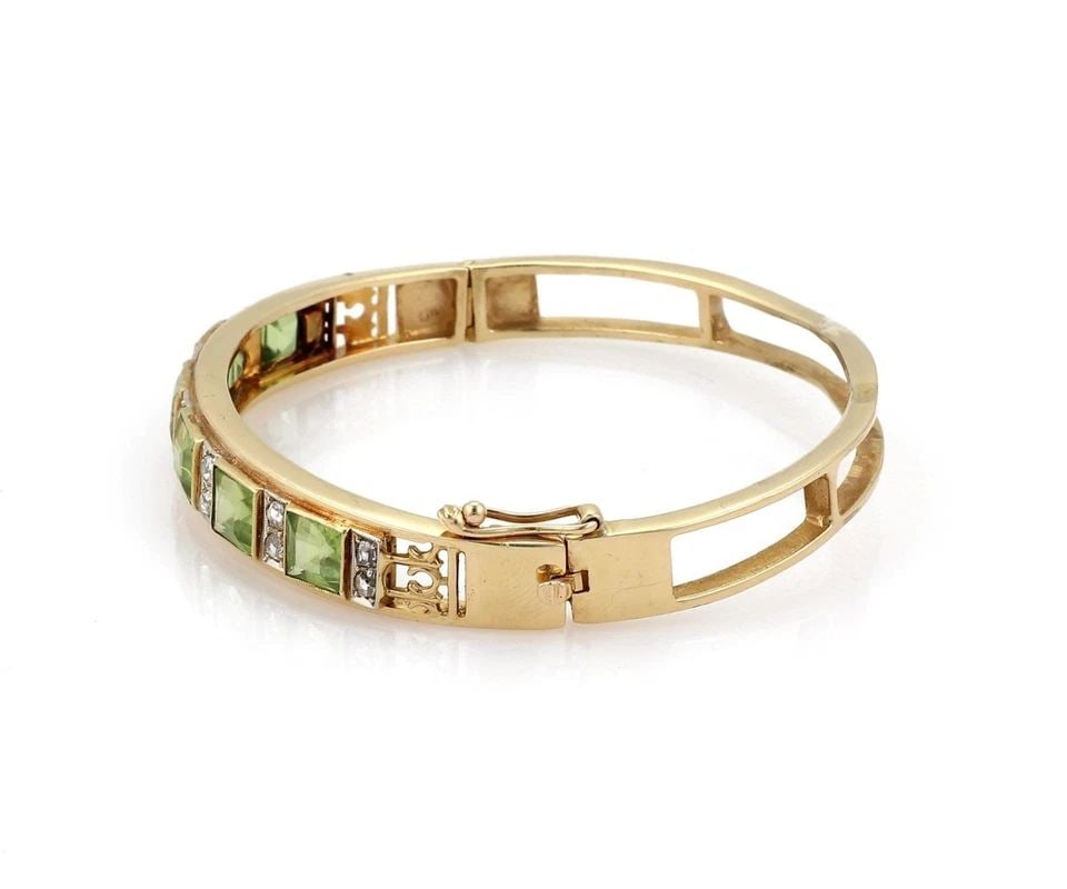 VINTAGE 9.55CT PERIDOT & ROSE CUT DIAMOND 14K YELLOW GOLD BANGLE BRACELET: VINTAGE 9.55CT PERIDOT & ROSE CUT DIAMOND 14K YELLOW GOLD BANGLE BRACELET VINTAGE 9.55CT PERIDOT & ROSE CUT DIAMOND 14K YELLOW GOLD BANGLE BRACELET Vintage 9.55ct Peridot & Rose Cut Diamond 14k Yellow