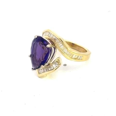 DIAMOND AMETHYST GOLD RING 18K TWO TONE LARGE PEAR SHAPE AMETHYST: DIAMOND AMETHYST GOLD RING 18K TWO TONE LARGE PEAR SHAPE AMETHYST DIAMOND AMETHYST GOLD RING 18K TWO TONE LARGE PEAR SHAPE AMETHYST This is a gorgeous eye-catching large pear shape cocktail ring. It i