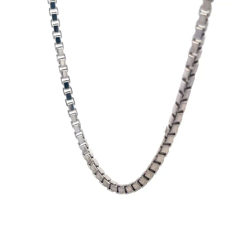 CHOPARD GOLD CHAIN 18K WHITE 3MM BOX LINK STYLE 16.5"L: CHOPARD GOLD CHAIN 18K WHITE 3MM BOX LINK STYLE 16.5"L CHOPARD GOLD CHAIN 18K WHITE 3MM BOX LINK STYLE 16.5"L The Chopard gold chain is a stunning 18k white gold necklace with a 3mm box link style, me