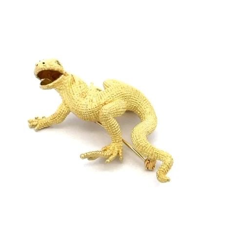 KURT WAYNE LIZARD BROOCH 18K YELLOW GOLD GEMSTONES EYES: KURT WAYNE LIZARD BROOCH 18K YELLOW GOLD GEMSTONES EYES KURT WAYNE LIZARD BROOCH 18K YELLOW GOLD GEMSTONES EYES This is an authentic Kurt Wayne brooch featuring a detailed 3D textured scale like full 