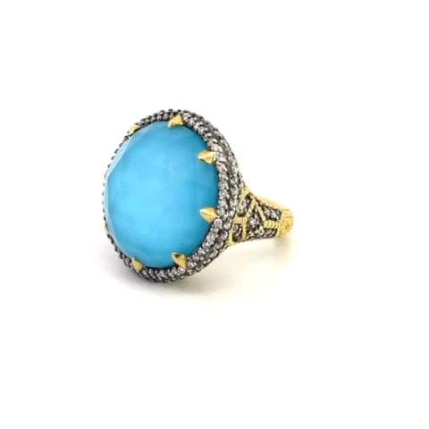 JUDITH RIPKA DIAMOND RING 18K GOLD QUARTZ BLUE STONE ROUND TOP: JUDITH RIPKA DIAMOND RING 18K GOLD QUARTZ BLUE STONE ROUND TOP JUDITH RIPKA DIAMOND RING 18K GOLD QUARTZ BLUE STONE ROUND TOP This chic authentic ring is by Judith Ripka, it is crafted from 18k yellow