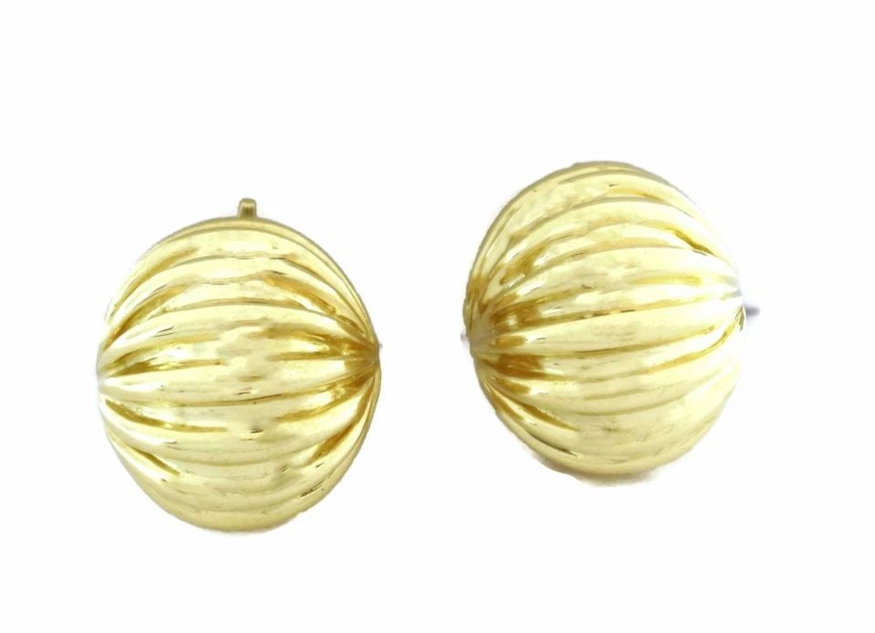 TIFFANY & CO. EARRINGS 18K YELLOW GOLD FLUTED DOME CLIP-ON: TIFFANY & CO. EARRINGS 18K YELLOW GOLD FLUTED DOME CLIP-ON TIFFANY & CO. EARRINGS 18K YELLOW GOLD FLUTED DOME CLIP-ON The Tiffany & Co. Earrings are crafted with 18k yellow gold, showcasing a fluted d