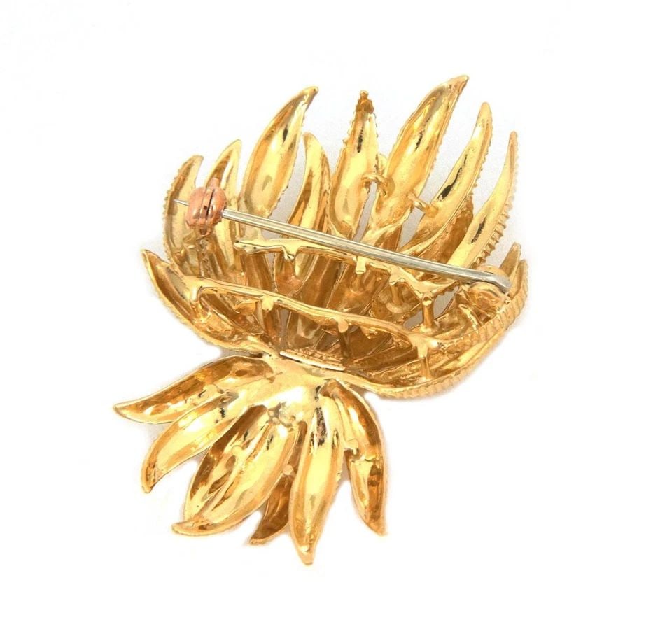 TIFFANY & CO. VINTAGE 18K YELLOW GOLD CLUSTER LONG LEAF BROOCH: TIFFANY & CO. VINTAGE 18K YELLOW GOLD CLUSTER LONG LEAF BROOCH TIFFANY & CO. VINTAGE 18K YELLOW GOLD CLUSTER LONG LEAF BROOCH Tiffany & Co. Vintage 18k Yellow Gold Cluster Long Leaf Brooch Description