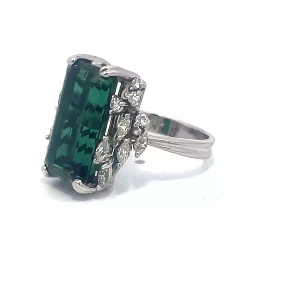 TOURMALINE DIAMOND GOLD RING 14-16K WHITE RECTANGLE TOP COCKTAIL STYLE: TOURMALINE DIAMOND GOLD RING 14-16K WHITE RECTANGLE TOP COCKTAIL STYLE TOURMALINE DIAMOND GOLD RING 14-16K WHITE RECTANGLE TOP COCKTAIL STYLE The gorgeous cocktail ring is a stunning piece of fine jew