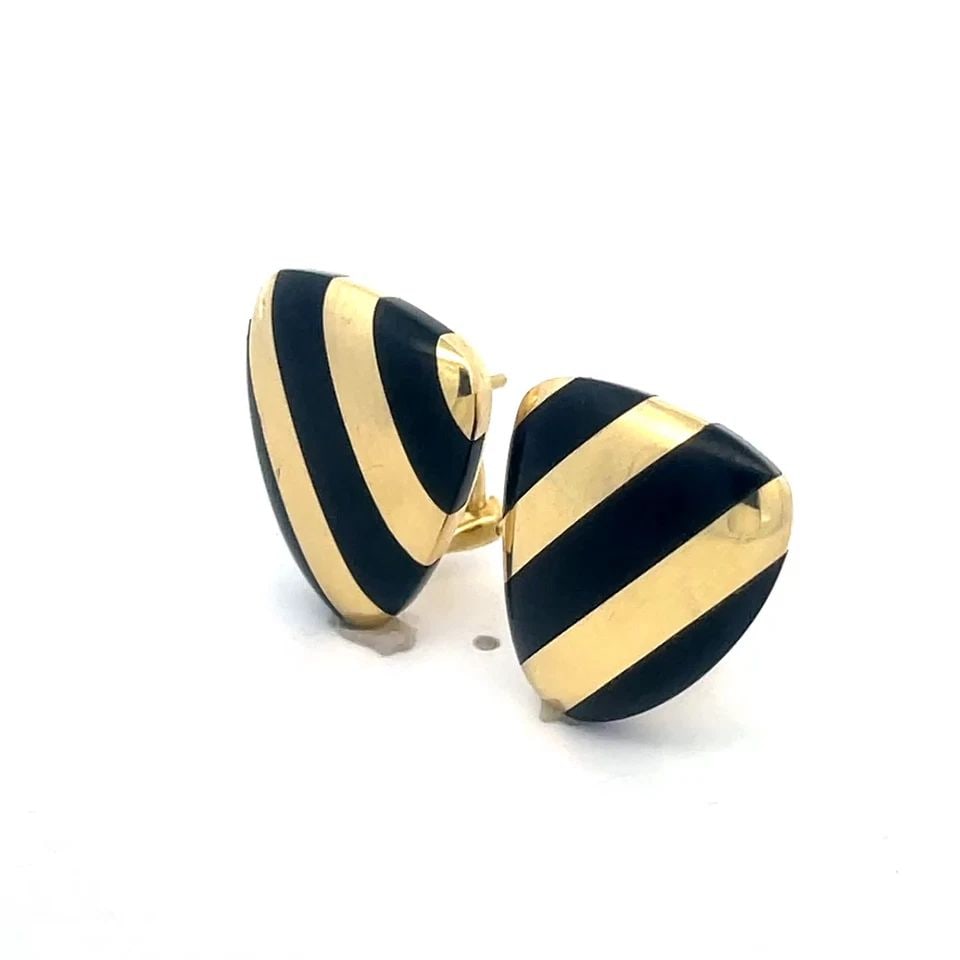 TIFFANY & CO. ONYX GOLD EARRINGS 18K YELLOW VINTAGE HUGGIE STYLE: TIFFANY & CO. ONYX GOLD EARRINGS 18K YELLOW VINTAGE HUGGIE STYLE TIFFANY & CO. ONYX GOLD EARRINGS 18K YELLOW VINTAGE HUGGIE STYLE Elevate your jewelry collection with the timeless elegance of Tiffany 