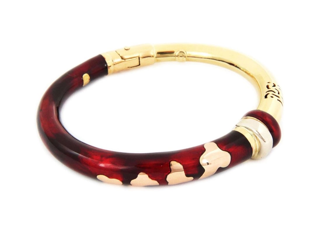 SOHO DESIGNER BANGLE RED ENAMEL 18K YELLOW ROSE GOLD: SOHO DESIGNER BANGLE RED ENAMEL 18K YELLOW ROSE GOLD SOHO DESIGNER BANGLE RED ENAMEL 18K YELLOW ROSE GOLD The Soho Designer Bangle in red enamel and 18k yellow rose gold exudes elegance and sophistica