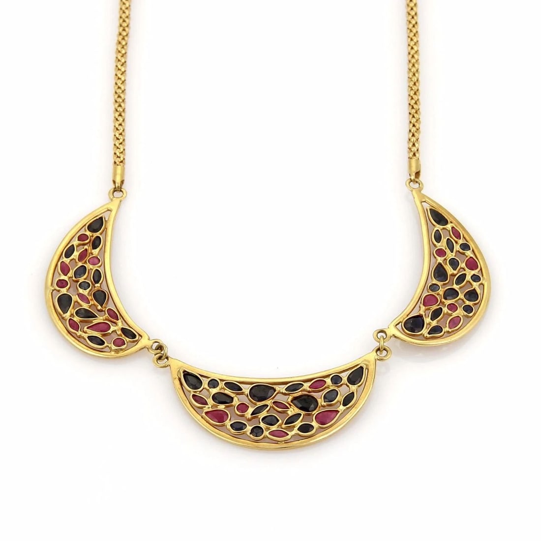 SAPPHIRE & RUBY GOLD NECKLACE 14K YELLOW TRIPLE MOTIF CENTERPIECE: SAPPHIRE & RUBY GOLD NECKLACE 14K YELLOW TRIPLE MOTIF CENTERPIECE SAPPHIRE & RUBY GOLD NECKLACE 14K YELLOW TRIPLE MOTIF CENTERPIECE This lovely vintage gold necklace features a striking triple crescen