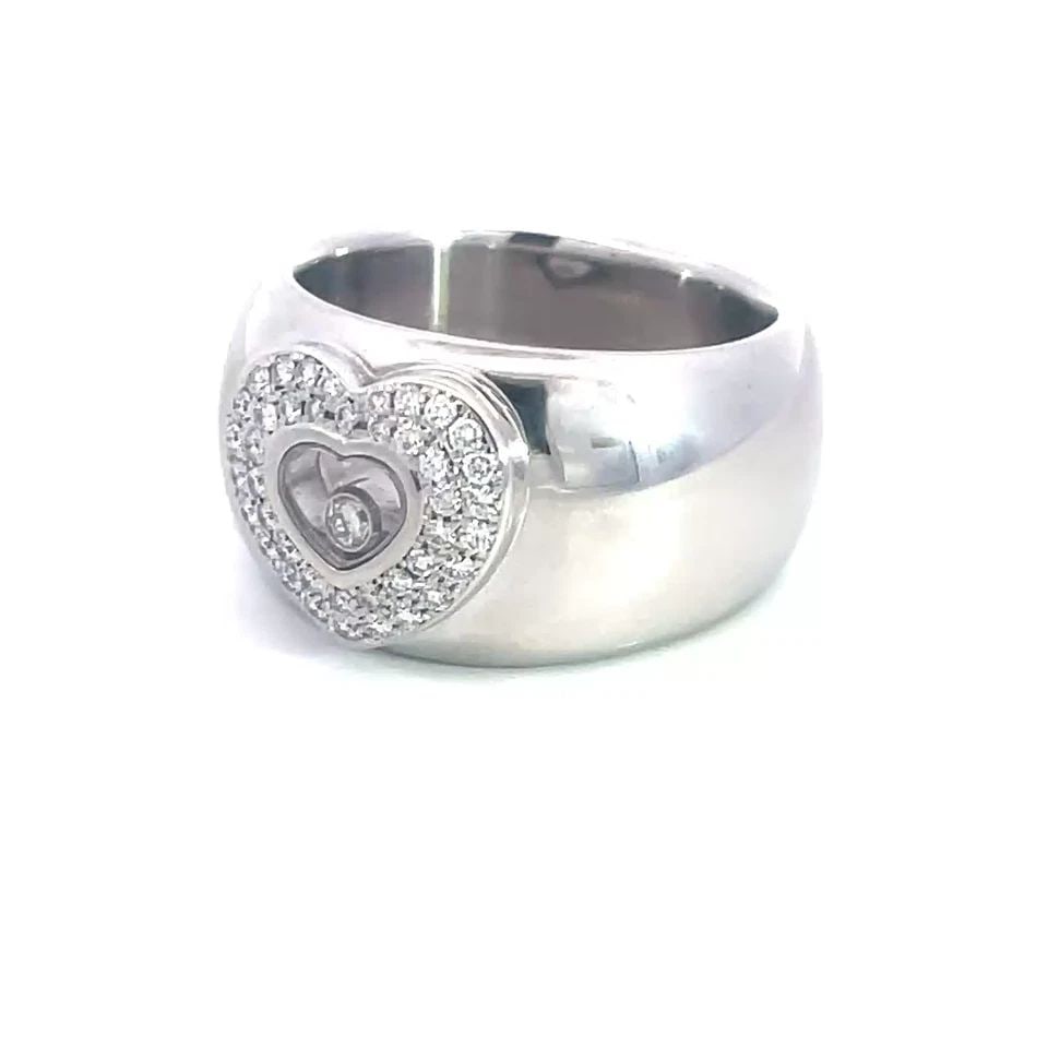 70985 CHOPARD HAPPY DIAMOND GOLD RING 18K WHITE HEART WIDE DOME BAND: 70985 CHOPARD HAPPY DIAMOND GOLD RING 18K WHITE HEART WIDE DOME BAND 70985 CHOPARD HAPPY DIAMOND GOLD RING 18K WHITE HEART WIDE DOME BAND This lovely Chopard dome band diamond ring is a charming piece