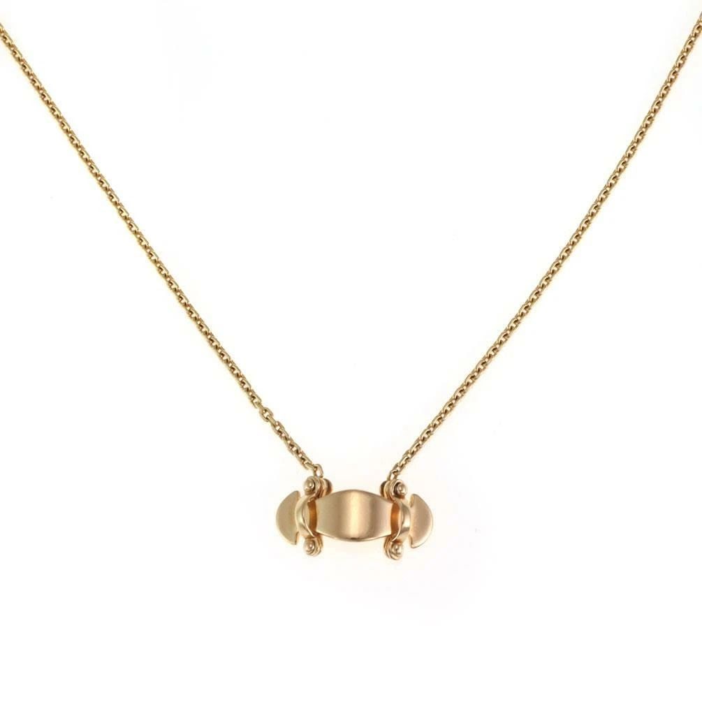 LOUIS VUITTON 18K YELLOW GOLD FANCY LONG CURVED PENDANT & CHAIN: LOUIS VUITTON 18K YELLOW GOLD FANCY LONG CURVED PENDANT & CHAIN LOUIS VUITTON 18K YELLOW GOLD FANCY LONG CURVED PENDANT & CHAIN Louis Vuitton 18k Yellow Gold Fancy Long Curved Pendant & Chain Descript