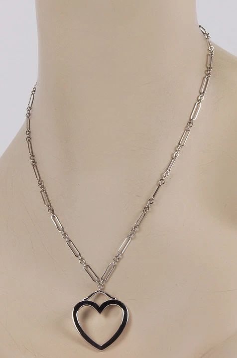 TIFFANY & CO. GOLD HEART PENDANT 18K WHITE OVAL LINK CHAIN: TIFFANY & CO. GOLD HEART PENDANT 18K WHITE OVAL LINK CHAIN TIFFANY & CO. GOLD HEART PENDANT 18K WHITE OVAL LINK CHAIN The Tiffany & Co. Gold Heart Pendant is a luxurious and elegant piece of fine jewe