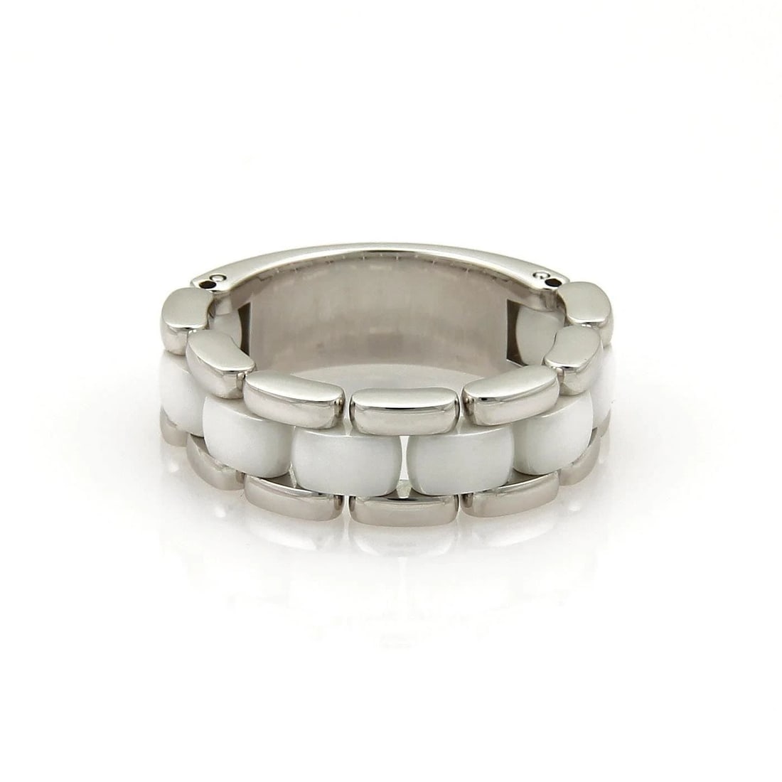 CHANEL ULTRA CERAMIC GOLD RING 18K WHITE FLEX BAR BAND SIZE 9: CHANEL ULTRA CERAMIC GOLD RING 18K WHITE FLEX BAR BAND SIZE 9 CHANEL ULTRA CERAMIC GOLD RING 18K WHITE FLEX BAR BAND SIZE 9 This is an authentic ring by Chanel, from their Ultra collection, it is 18k 