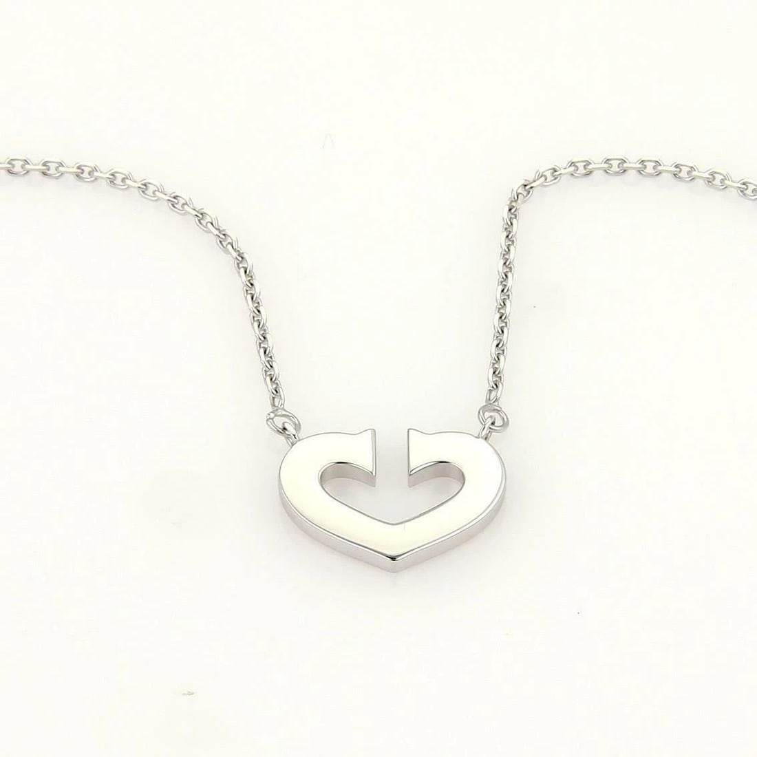 CARTIER NECKLACE C HEARTS 18K WHITE GOLD PENDANT & CHAIN W/CERT: CARTIER NECKLACE C HEARTS 18K WHITE GOLD PENDANT & CHAIN W/CERT CARTIER NECKLACE C HEARTS 18K WHITE GOLD PENDANT & CHAIN W/CERT The Cartier Necklace C Hearts is a stunning piece of fine jewelry perfec