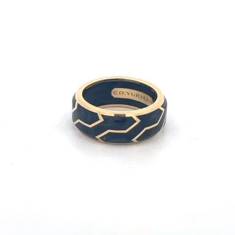 DAVID YURMAN 18K YELLOW GOLD 8MM WIDE FORGED CARBON BAND RING SIZE 6.5: DAVID YURMAN 18K YELLOW GOLD 8MM WIDE FORGED CARBON BAND RING SIZE 6.5 DAVID YURMAN 18K YELLOW GOLD 8MM WIDE FORGED CARBON BAND RING SIZE 6.5 This is an authentic band ring by David Yurman, it is craf