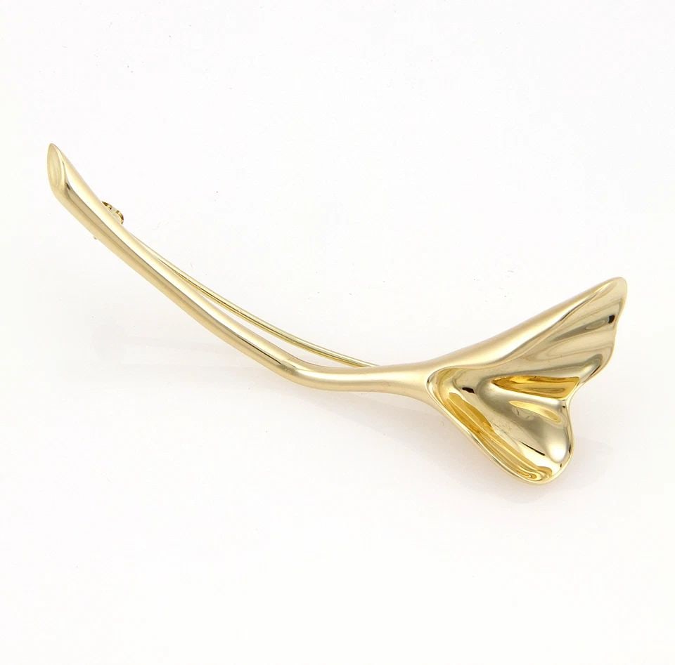 TIFFANY & CO. LILY GOLD PIN 18K YELLOW CALLA FLOWER LONG STEM: TIFFANY & CO. LILY GOLD PIN 18K YELLOW CALLA FLOWER LONG STEM TIFFANY & CO. LILY GOLD PIN 18K YELLOW CALLA FLOWER LONG STEM This gorgeous Tiffany & Co. gold brooch is a luxurious piece of fine jewelry