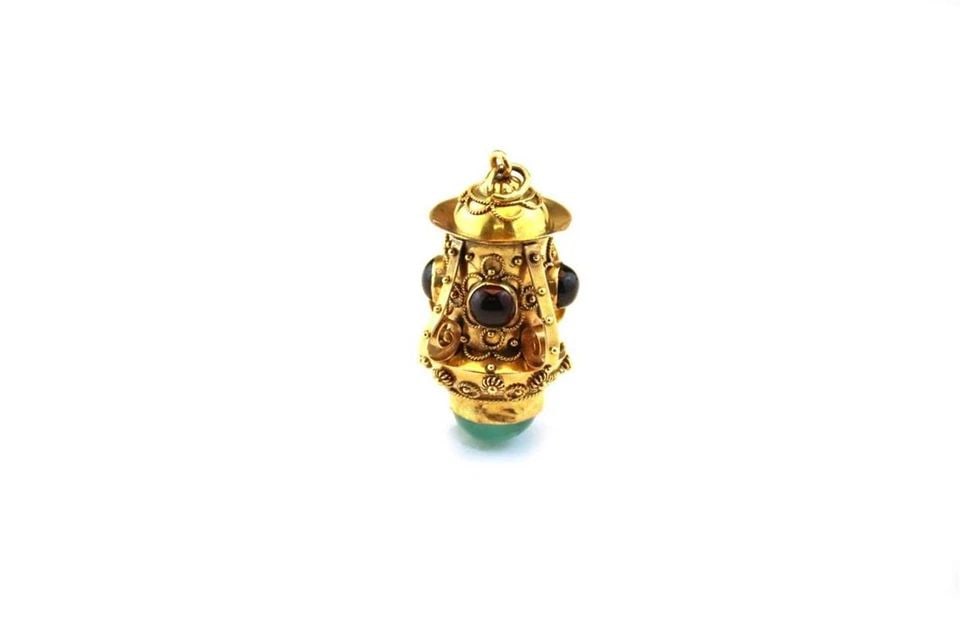 VINTAGE EMERALD & GARNET 18K YELLOW GOLD SCROLL DESIGN LANTERN PENDANT: VINTAGE EMERALD & GARNET 18K YELLOW GOLD SCROLL DESIGN LANTERN PENDANT VINTAGE EMERALD & GARNET 18K YELLOW GOLD SCROLL DESIGN LANTERN PENDANT Vintage Emerald & Garnet 18k Yellow Gold Scroll Design Lan