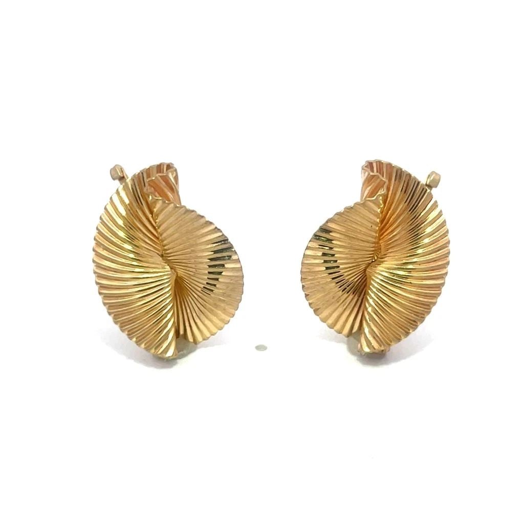 GOLD VINTAGE CLIP ON EARRINGS 14K YELLOW GROOVED SWIRL DESIGN 1940'S (1 of 2)