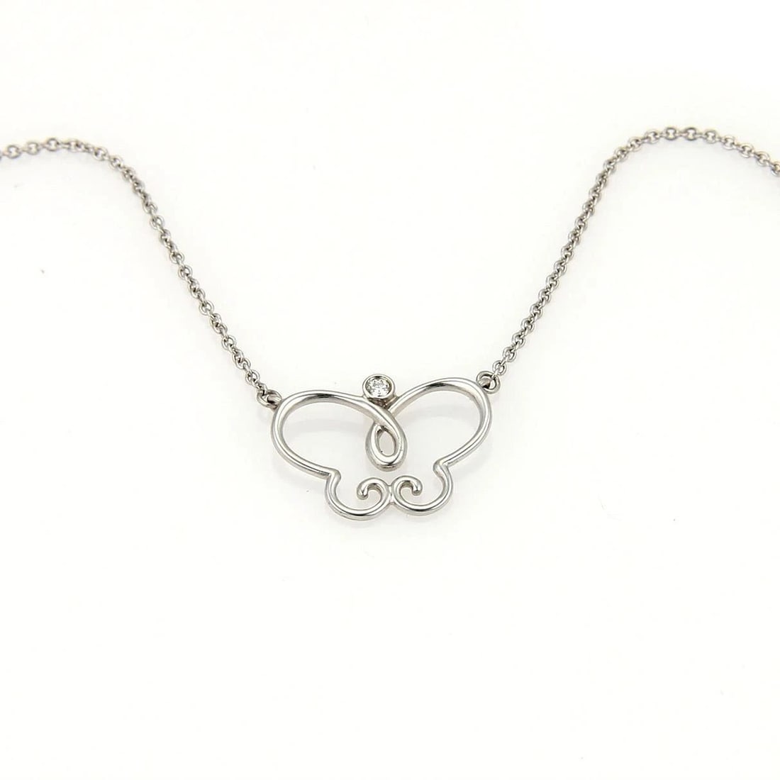 TIFFANY & CO. PICASSO GOLD NECKLACE BUTTERFLY PENDANT DIAMOND 18K WHITE: TIFFANY & CO. PICASSO GOLD NECKLACE BUTTERFLY PENDANT DIAMOND 18K WHITE TIFFANY & CO. PICASSO GOLD NECKLACE BUTTERFLY PENDANT DIAMOND 18K WHITE This adorable butterfly necklace is from Tiffany & Co. b