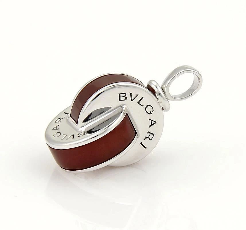 BVLGARI BULGARI GOLD WHEEL PENDANT COLORED DOUBLE STYLE: BVLGARI BULGARI GOLD WHEEL PENDANT COLORED DOUBLE STYLE BVLGARI BULGARI GOLD WHEEL PENDANT COLORED DOUBLE STYLE The lovely Bvlgari pendant is a luxurious and stylish piece of jewelry featuring a wheel