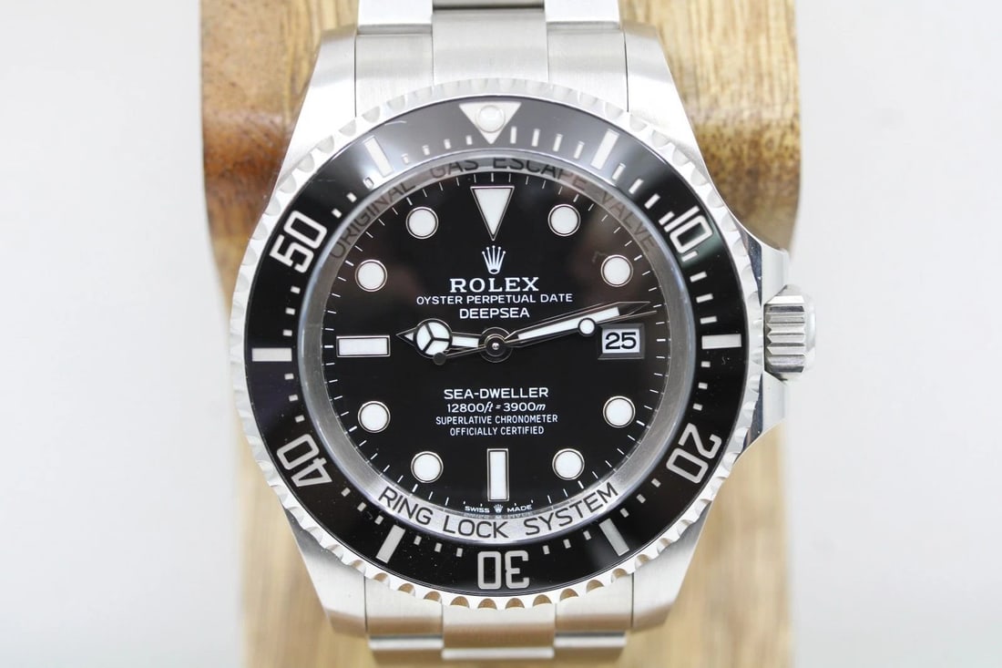 ROLEX 2023 DEEPSEA SEA-DWELLER 44MM BLACK DIAL STAINLESS WATCH W/ BOX 136660: ROLEX 2023 DEEPSEA SEA-DWELLER 44MM BLACK DIAL STAINLESS WATCH W/ BOX 136660 Description 2023 Rolex Deepsea Sea-Dweller 44mm Black Dial Stainless Watch W/ Box & Card 136660 The watch has been used pre