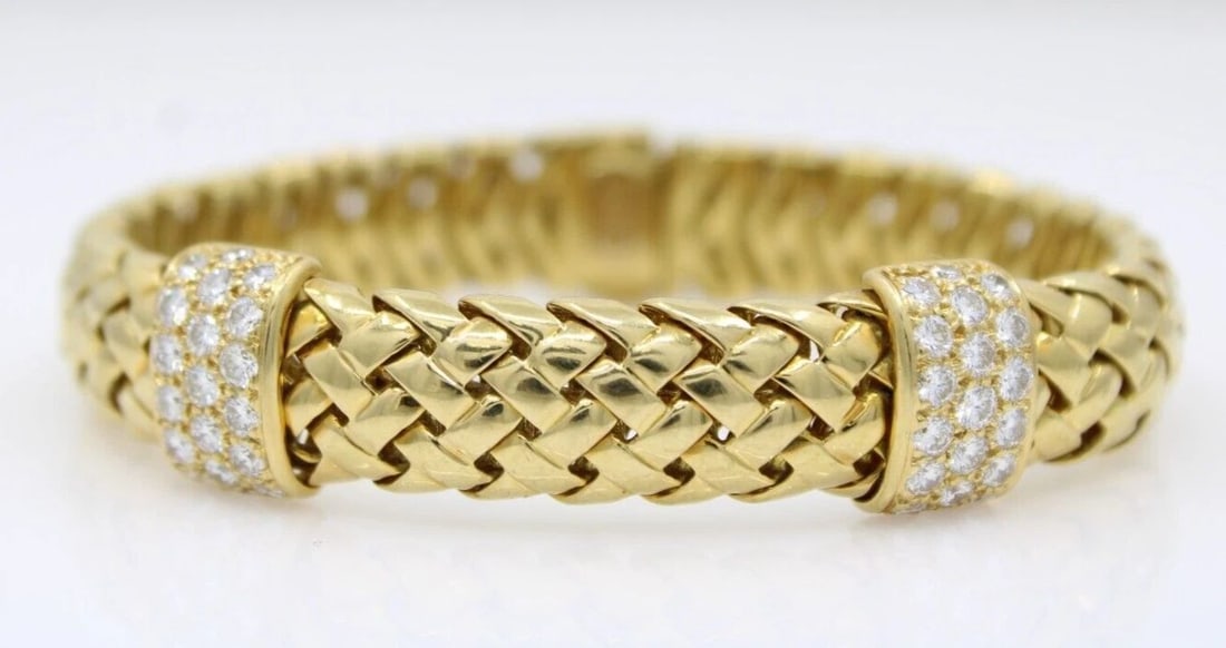 TIFFANY & CO. 18K YELLOW GOLD VANNERIE NATURAL DIAMOND WOVEN BRACELET 52.7GR: TIFFANY & CO. 18K YELLOW GOLD VANNERIE NATURAL DIAMOND WOVEN BRACELET 52.7GR Description Vintage Tiffany & Co. 18k Yellow Gold 1.79 TCW VS Natural Diamond Vannerie Woven Bracelet Item is in great cond