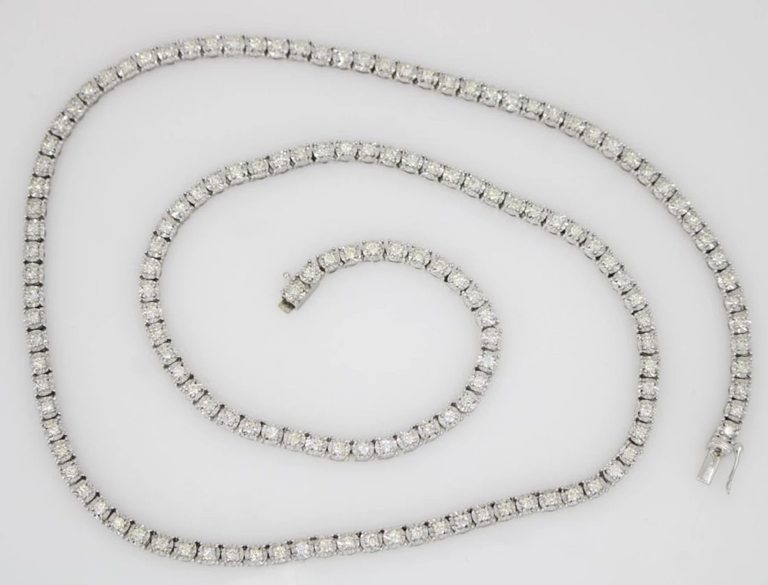 ICEBOX 14K WHITE GOLD 4 TCW NATURAL DIAMOND TENNIS NECKLACE 22" - 35.6 GRAMS: ICEBOX 14K WHITE GOLD 4 TCW NATURAL DIAMOND TENNIS NECKLACE 22" - 35.6 GRAMS Description Icebox 14K White Gold 4 TCW Natural Diamond Tennis Necklace Necklace is in good condition. May show signs of we