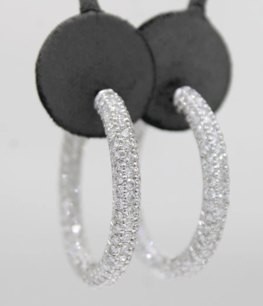 SONIA B. BITTON 18K WHITE GOLD 5.5 TCW NATURAL DIAMOND INSIDE OUT HOOP EARRINGS: SONIA B. BITTON 18K WHITE GOLD 5.5 TCW NATURAL DIAMOND INSIDE OUT HOOP EARRINGS Description Sonia B. Bitton 18K White Gold 5.5 TCW Natural Diamond Inside Out Hoop Earrings Earrings are in good conditi
