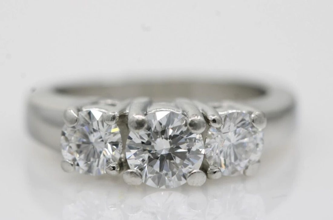PLATINUM 1.50 TCW NATURAL DIAMOND 3 STONE ENGAGEMENT RING SIZE 6 ~ 10.7 GRAMS (1 of 2)