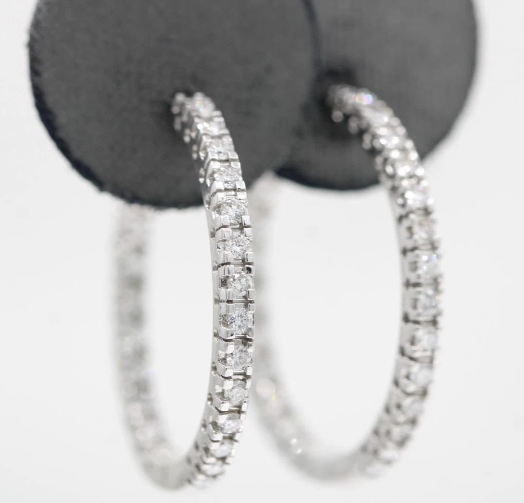 SONIA B. BITTON 14K WHITE GOLD 1.5 TCW DIAMOND INSIDE/OUTSIDE HOOP EARRINGS: SONIA B. BITTON 14K WHITE GOLD 1.5 TCW DIAMOND INSIDE/OUTSIDE HOOP EARRINGS Description Sonia B. Bitton 14K White Gold 1.5 TCW Diamond Inside/Outside Hoop Earrings Earrings are in good condition. May 