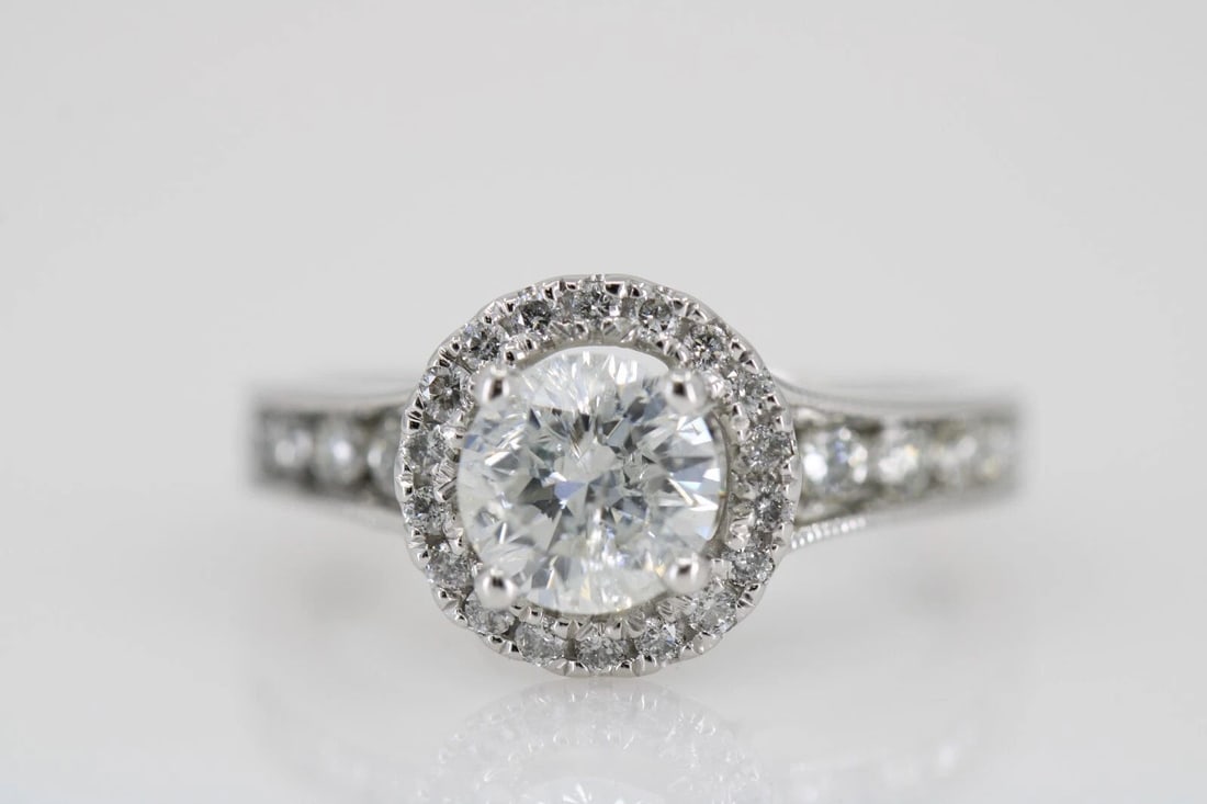ZALES ZEI 14K WHITE GOLD 2 TCW NATURAL DIAMOND HALO ENGAGEMENT RING SIZE 6 ~4.1G: ZALES ZEI 14K WHITE GOLD 2 TCW NATURAL DIAMOND HALO ENGAGEMENT RING SIZE 6 ~4.1G ZALES ZEI 14K WHITE GOLD 2 TCW NATURAL DIAMOND HALO ENGAGEMENT RING SIZE 6 ~4.1G Description Zales ZEI 14k White Gold 2