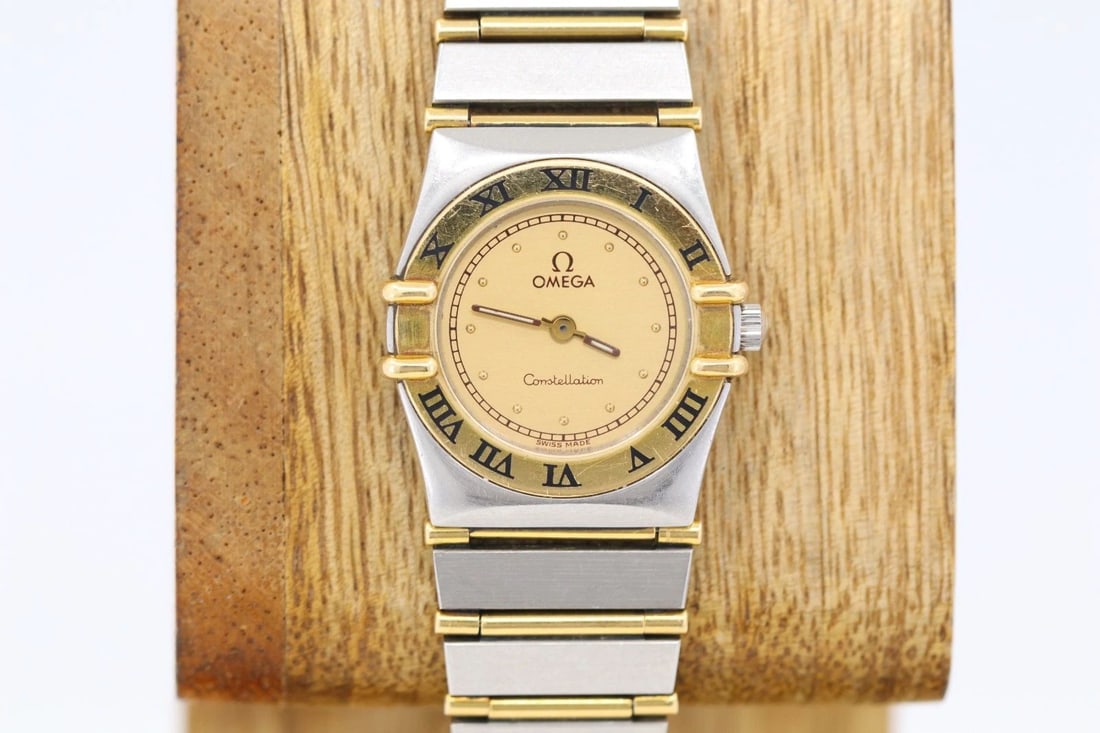 OMEGA CONSTELLATION TWO-TONE 18K YELLOW GOLD & STEEL 23MM CHAMPAGNE DIAL WATCH: OMEGA CONSTELLATION TWO-TONE 18K YELLOW GOLD & STEEL 23MM CHAMPAGNE DIAL WATCH Description Omega Constellation Two-Tone 18k Yellow Gold & Steel 23mm Champagne Dial Watch The watch has been used previo