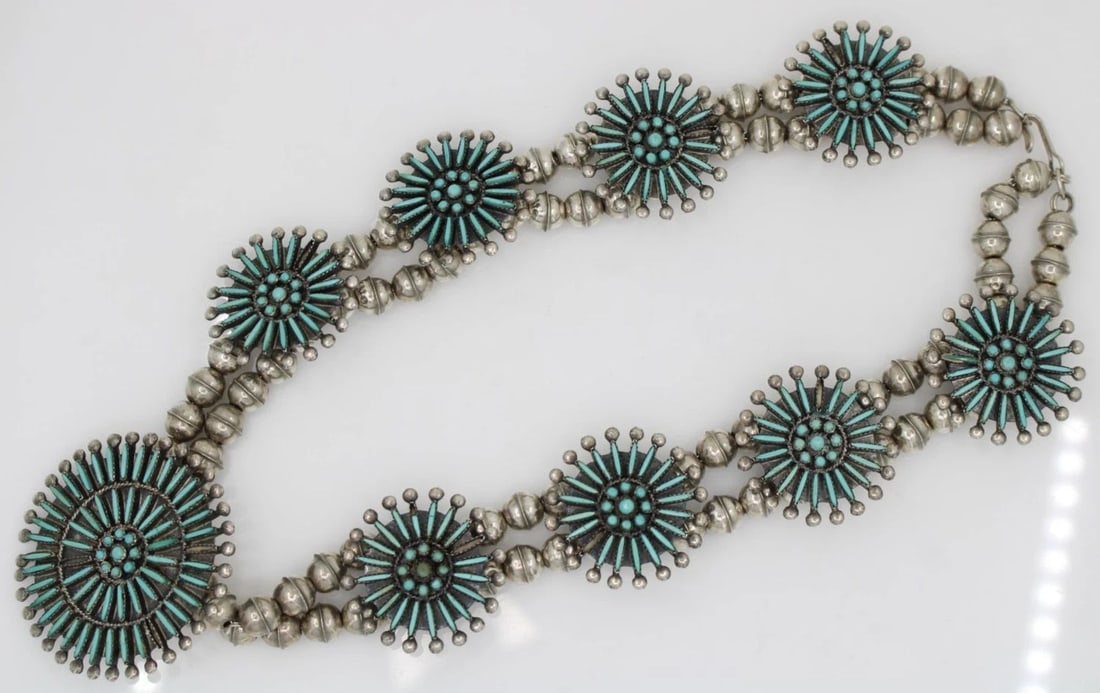 SIGNED ZUNI TURQUOISE NEEDLE POINT SQUASH BLOSSOM NECKLACE 17" - 76.9 GRAMS: SIGNED ZUNI TURQUOISE NEEDLE POINT SQUASH BLOSSOM NECKLACE 17" - 76.9 GRAMS Description Signed Zuni Turquoise Needle Point Squash Blossom Necklace Necklace is in good/fair condition. Show signs of wea