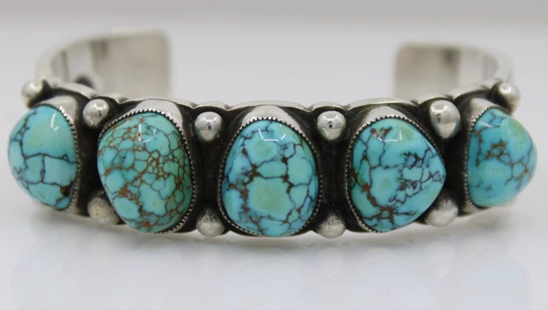 CALVIN MARTINEZ NAVAJO STERLING SILVER 5 STONE TURQUOISE ROW CUFF BRACELET 6": CALVIN MARTINEZ NAVAJO STERLING SILVER 5 STONE TURQUOISE ROW CUFF BRACELET 6" Description Calvin Martinez Navajo Sterling Silver 5 Stone Turquoise Row Cuff Bracelet Bracelet is in good condition. May 