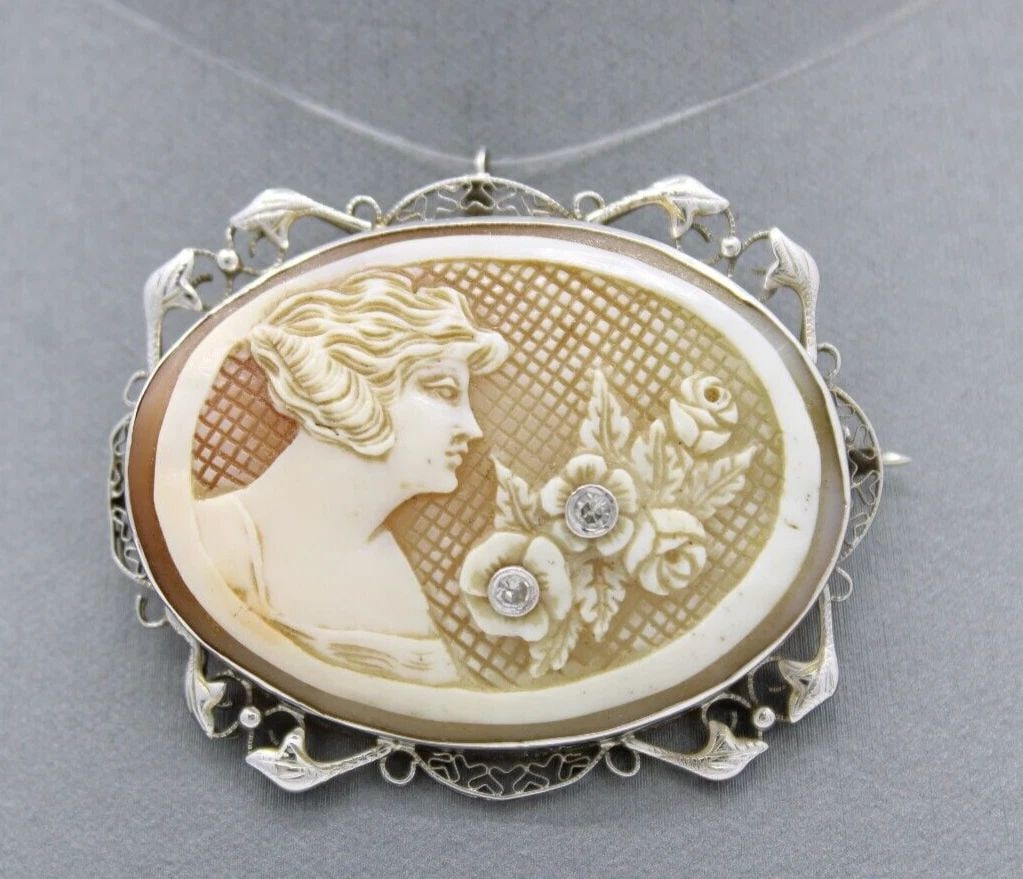 14K WHITE GOLD CARVED CAMEO DIAMOND PENDANT BROOCH 12.6 GRAMS: 14K WHITE GOLD CARVED CAMEO DIAMOND PENDANT BROOCH 12.6 GRAMS 14K WHITE GOLD CARVED CAMEO DIAMOND PENDANT BROOCH 12.6 GRAMS Description 14K White Gold Carved Cameo Diamond Pendant Brooch The pendant /