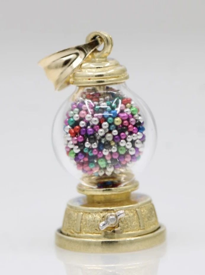 14K YELLOW GOLD 3D MOVEABLE GUMBALL MACHINE GLASS PENDANT: 14K YELLOW GOLD 3D MOVEABLE GUMBALL MACHINE GLASS PENDANT Description 14K Yellow Gold 3D Moveable Gumball Machine Glass Pendant Pendant is in good condition. May show signs of wear. APPROXIMATE MEASUR