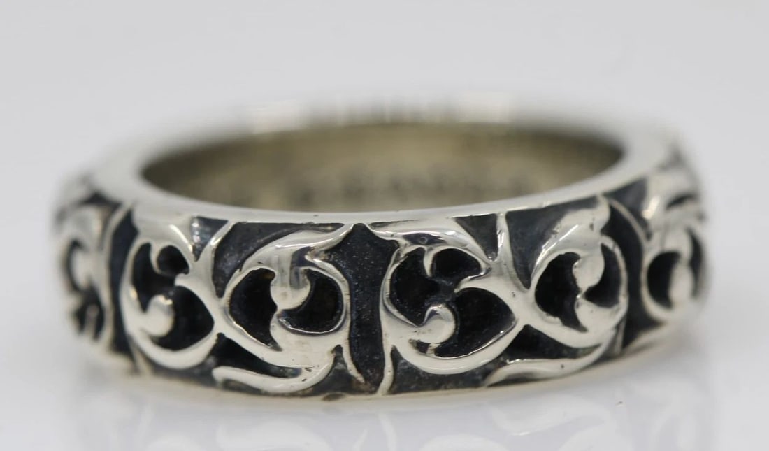 CHROME HEARTS STERLING SILVER ETERNITY VINE BAND RING SIZE 9.5 - 14.5 GRAMS: CHROME HEARTS STERLING SILVER ETERNITY VINE BAND RING SIZE 9.5 - 14.5 GRAMS Description Chrome Hearts Sterling Silver Eternity Vine Band Ring Ring is in good condition. May show signs of wear and/or t