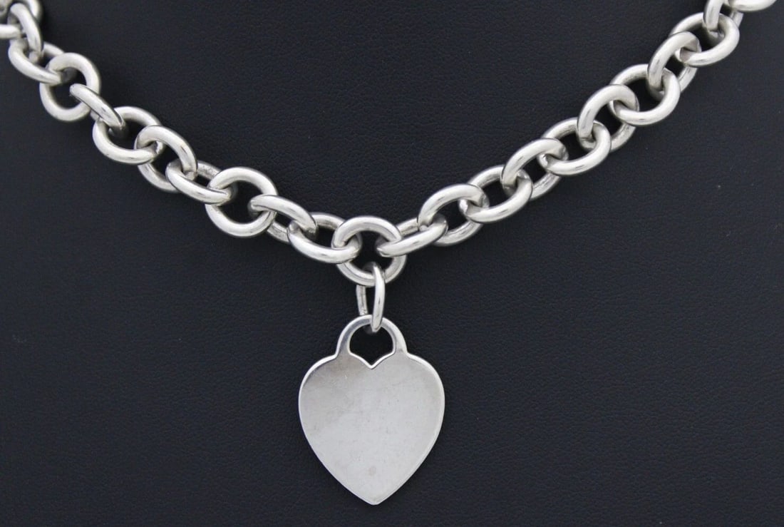 TIFFANY & CO. STERLING SILVER 10MM LINK HEART TAG NECKLACE 19" ~ 87 GRAMS: TIFFANY & CO. STERLING SILVER 10MM LINK HEART TAG NECKLACE 19" ~ 87 GRAMS TIFFANY & CO. STERLING SILVER 10MM LINK HEART TAG NECKLACE 19" ~ 87 GRAMS Description Tiffany & Co. Sterling Silver 10mm Link 